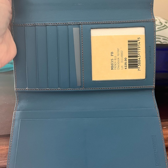 Dooney & Bourke Alto Medium Wallet - Picture 4 of 7